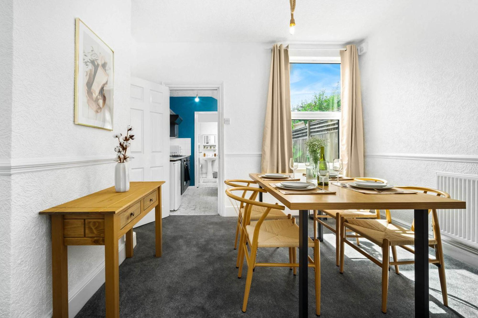 Stylish 3 Bedroom House - 6 Guests - Garden - Parking - Netflix - Wifi - 17M Birmingham Exterior photo